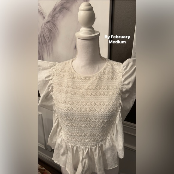 Women's White Ruffle Top - Picture 1 of 4